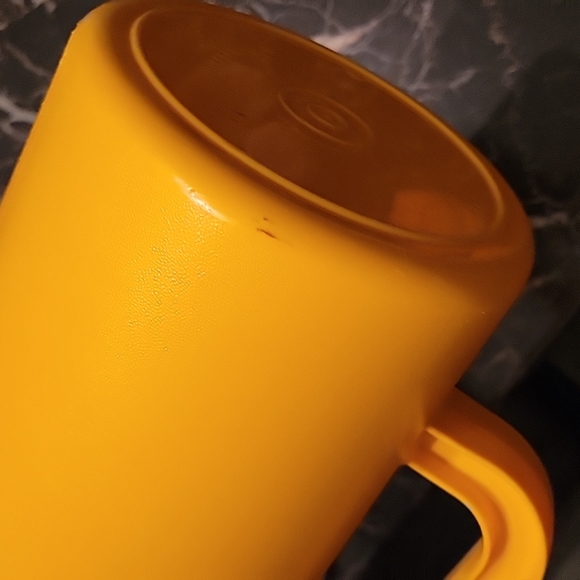 Vintage Tupperware Orange 2 Quart Push Button Pitcher - Picture 8 of 9